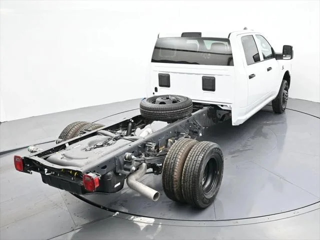 New 2026 Bright White Clear-Coat Exterior Paint RAM TRADESMAN image 24