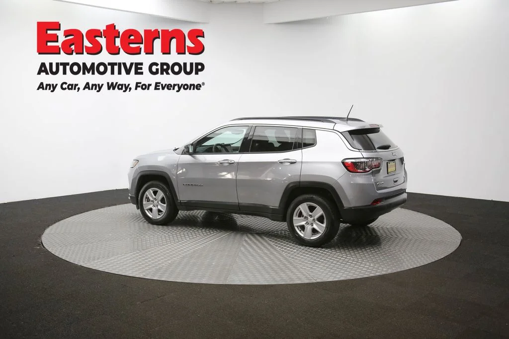 Used 2022 Silver Jeep Latitude image 59