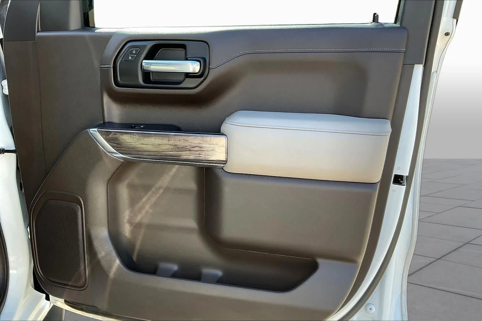 Used 2020 Summit White Chevrolet LTZ image 22