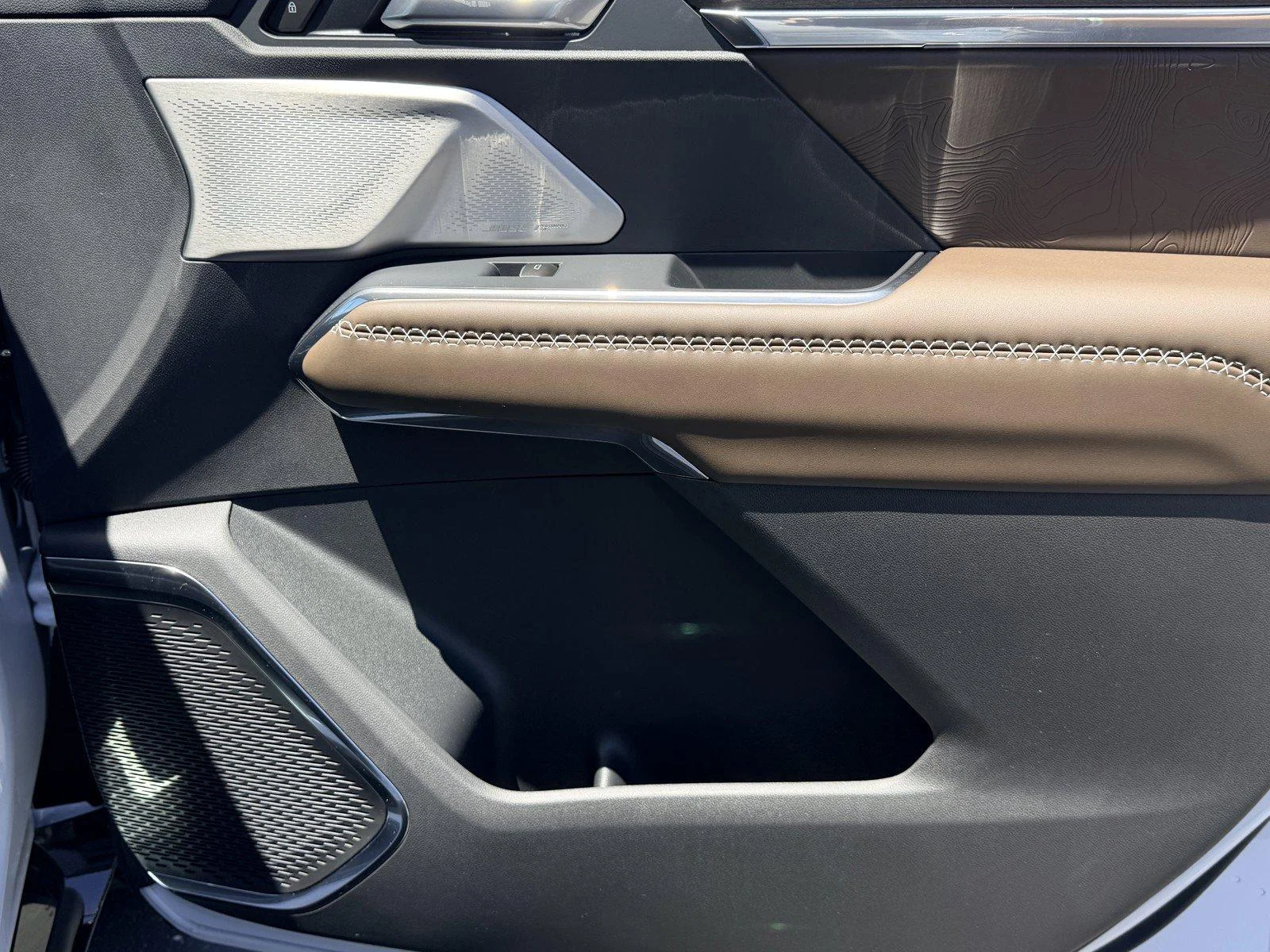 New 2026 Glacier White Tricoat GMC Denali Ultimate image 9