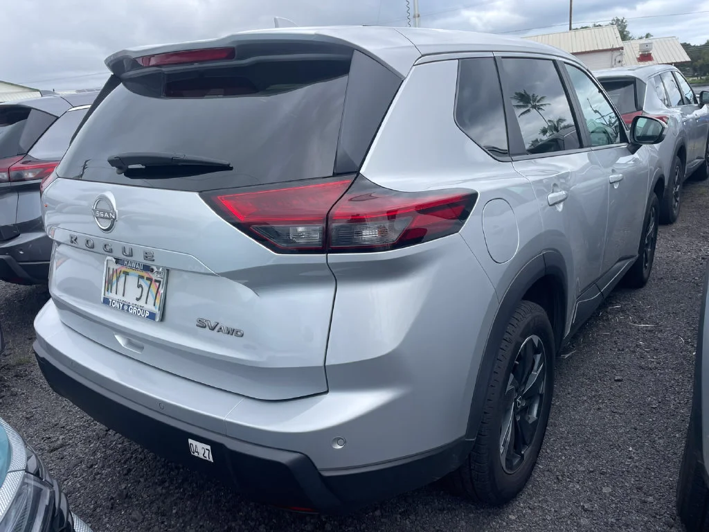 Used 2024 Silver Nissan SV image 6