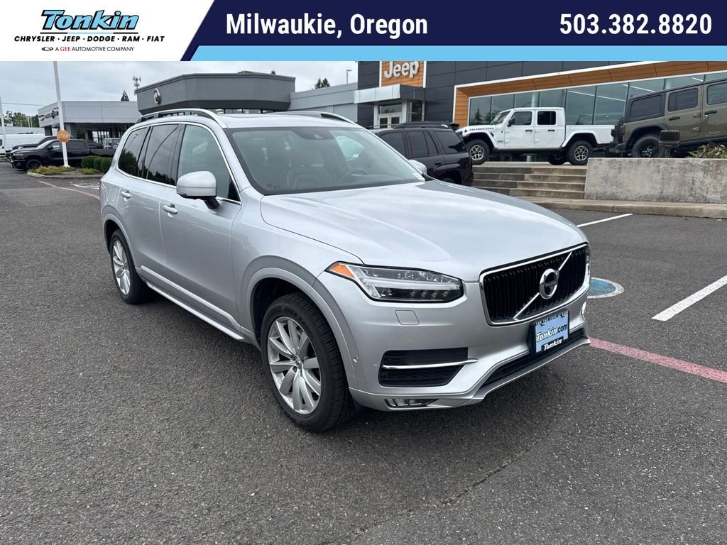 2017 Volvo XC90 T6 AWD Momentum's photo