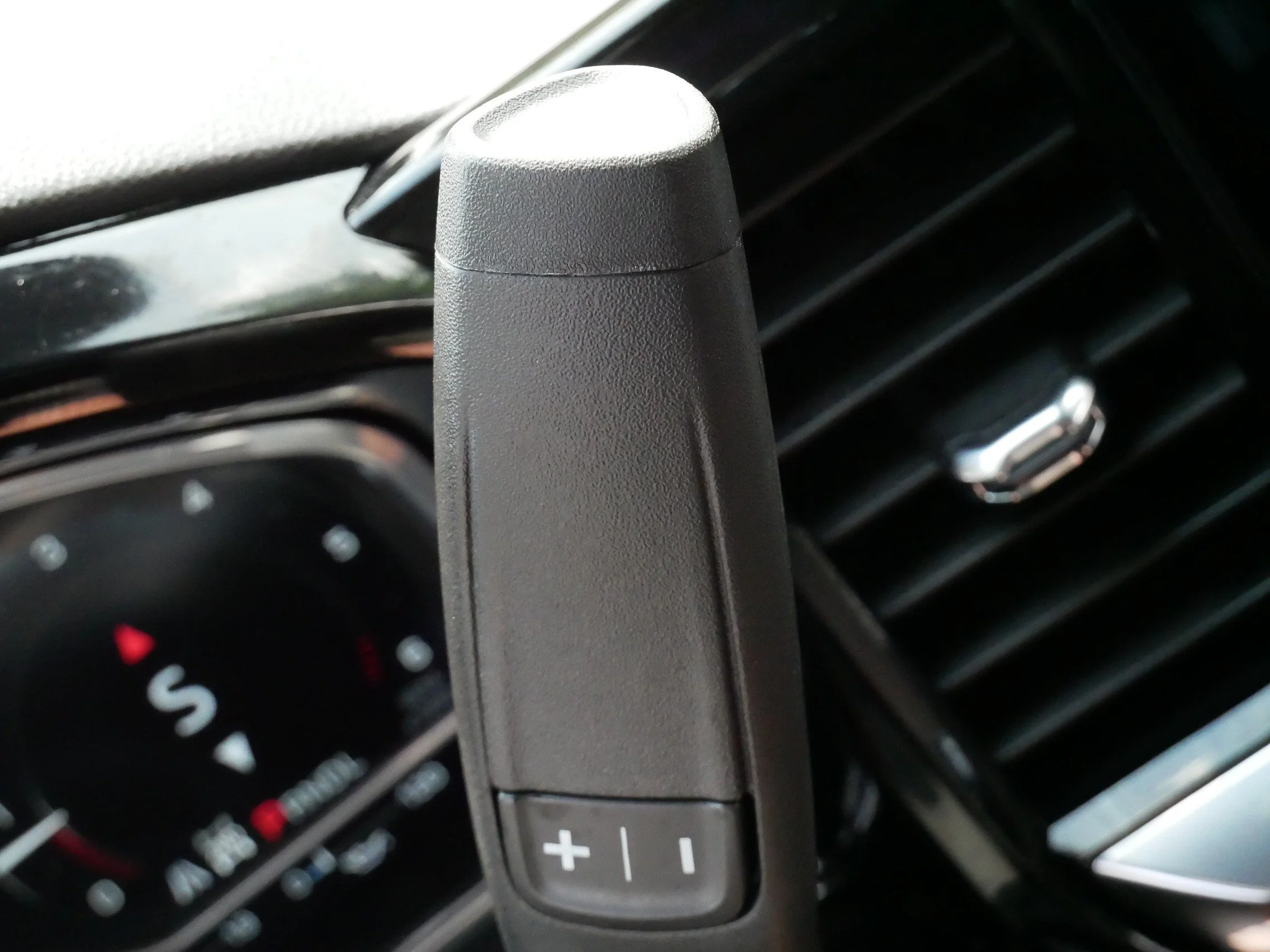 Used 2024 Onyx Black GMC Elevation image 24
