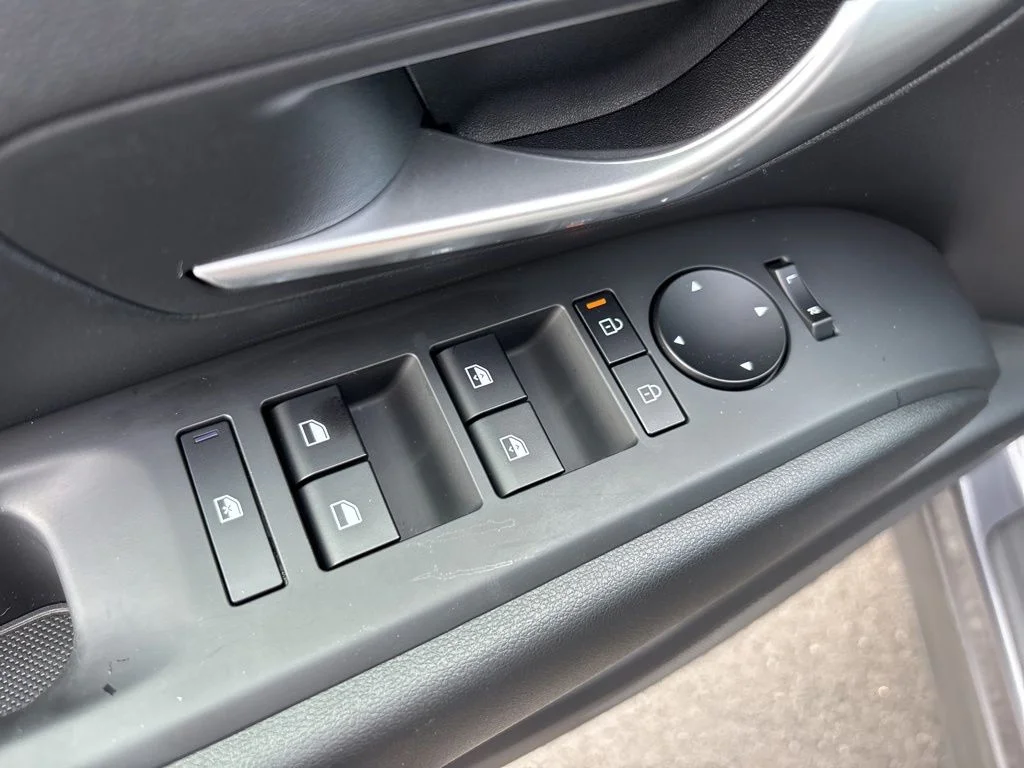 Used 2025 Gray Hyundai SEL Convenience image 12
