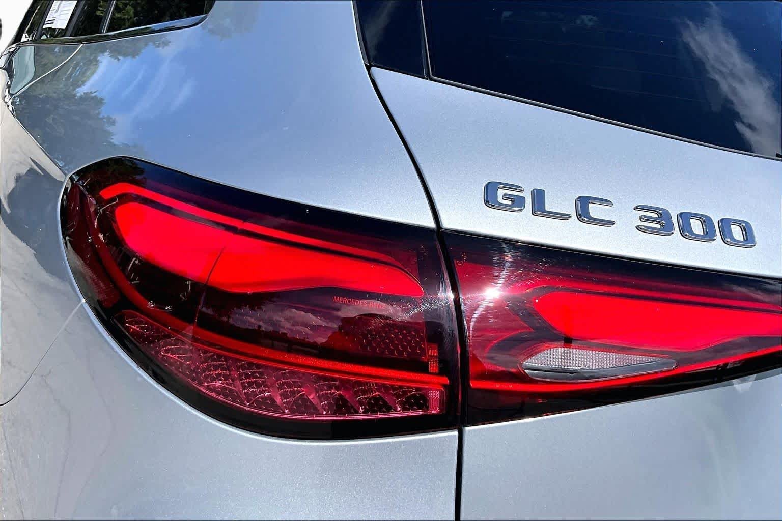 Used 2025 Cirrus Silver Metallic Mercedes-Benz GLC 300 image 29
