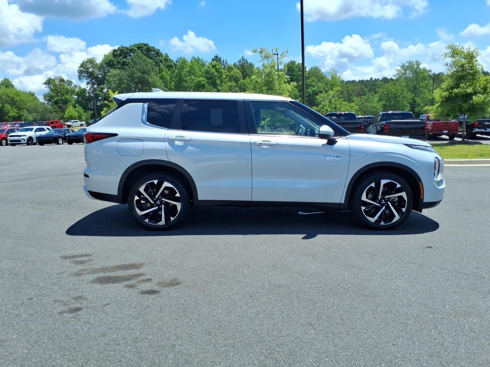 Used 2024 Alloy Silver Metallic Mitsubishi SE image 12