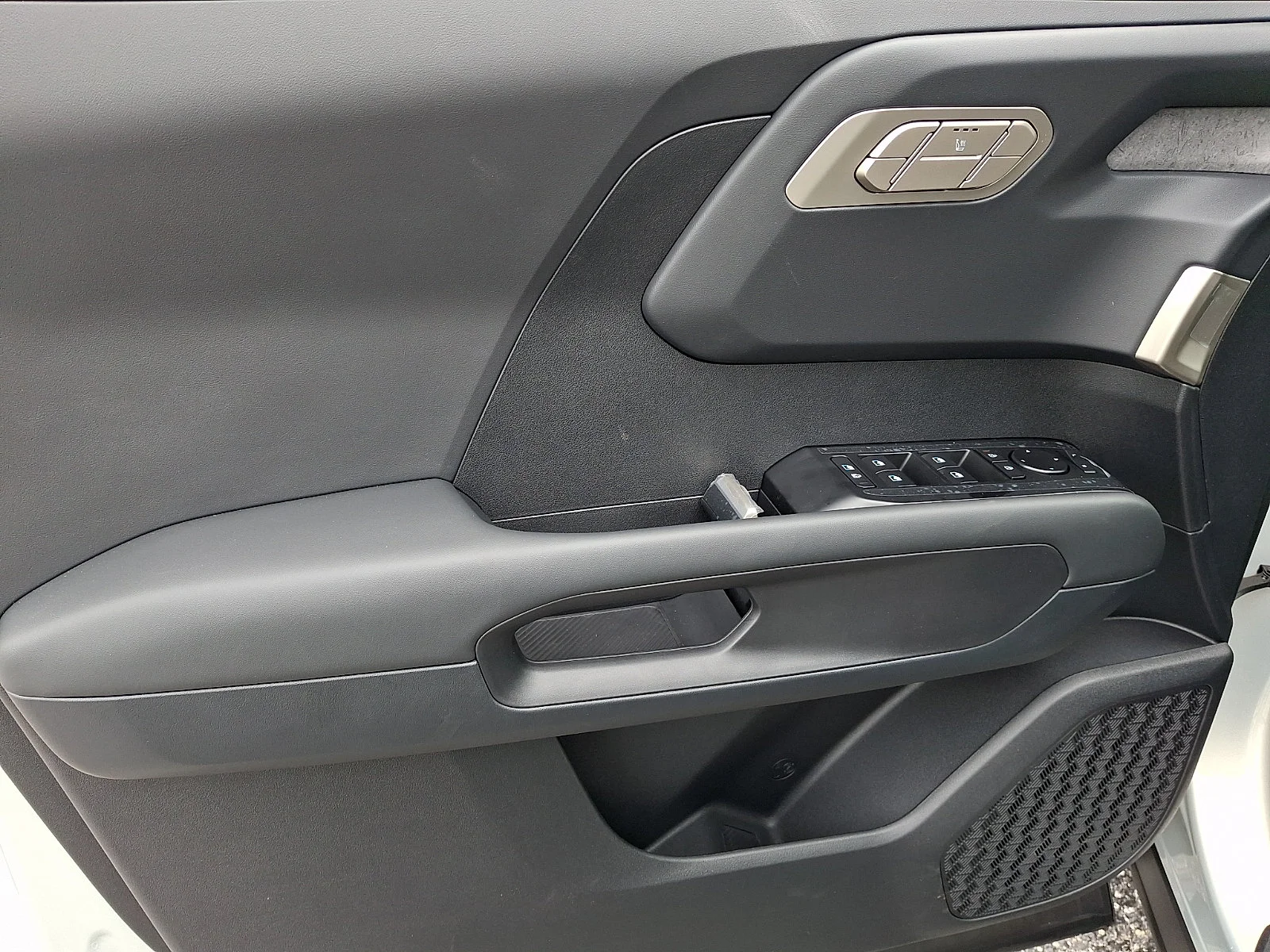 New 2027 Silver Kia S image 10