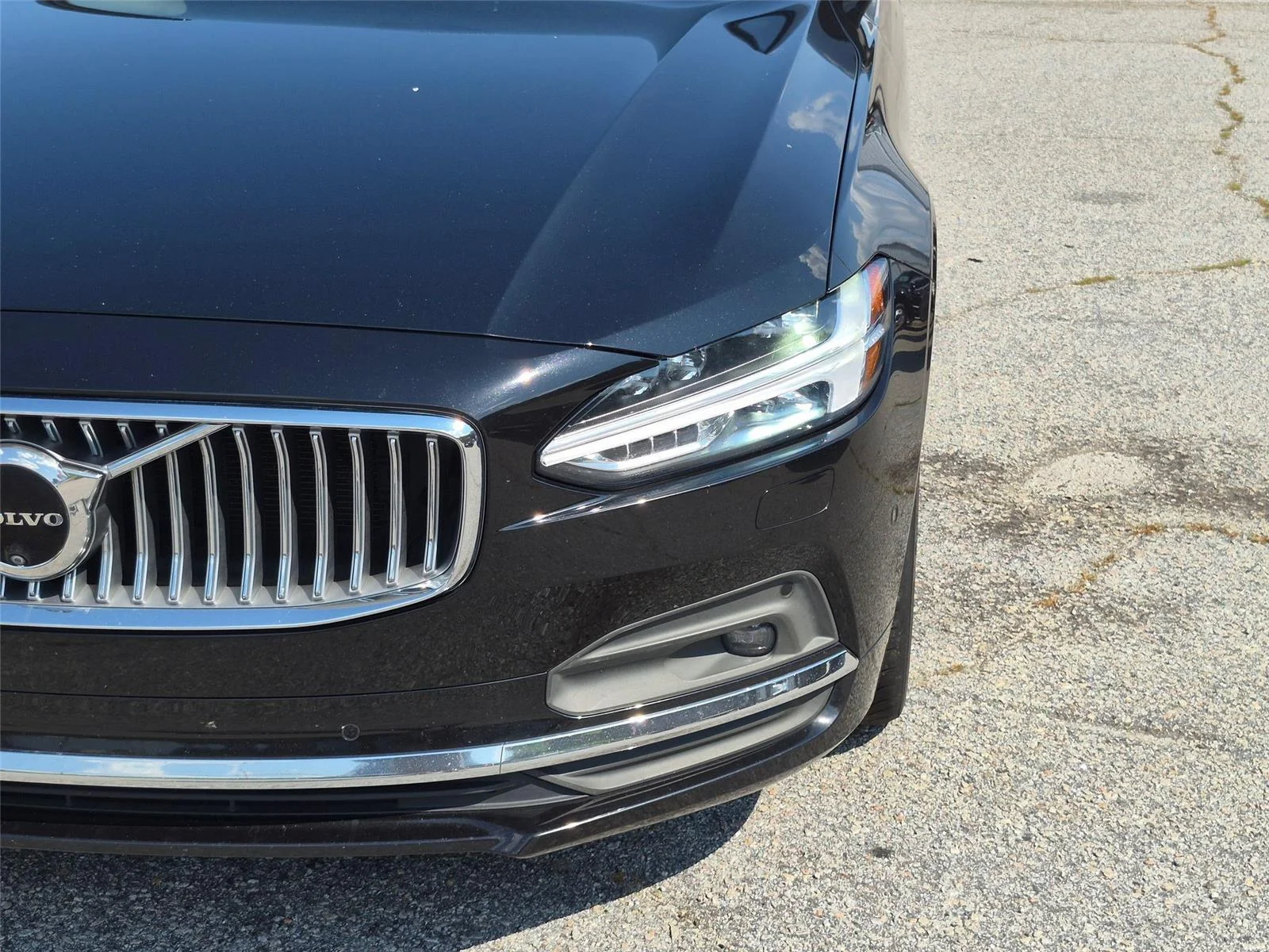 Used 2024 BLACK VOLVO  image 10