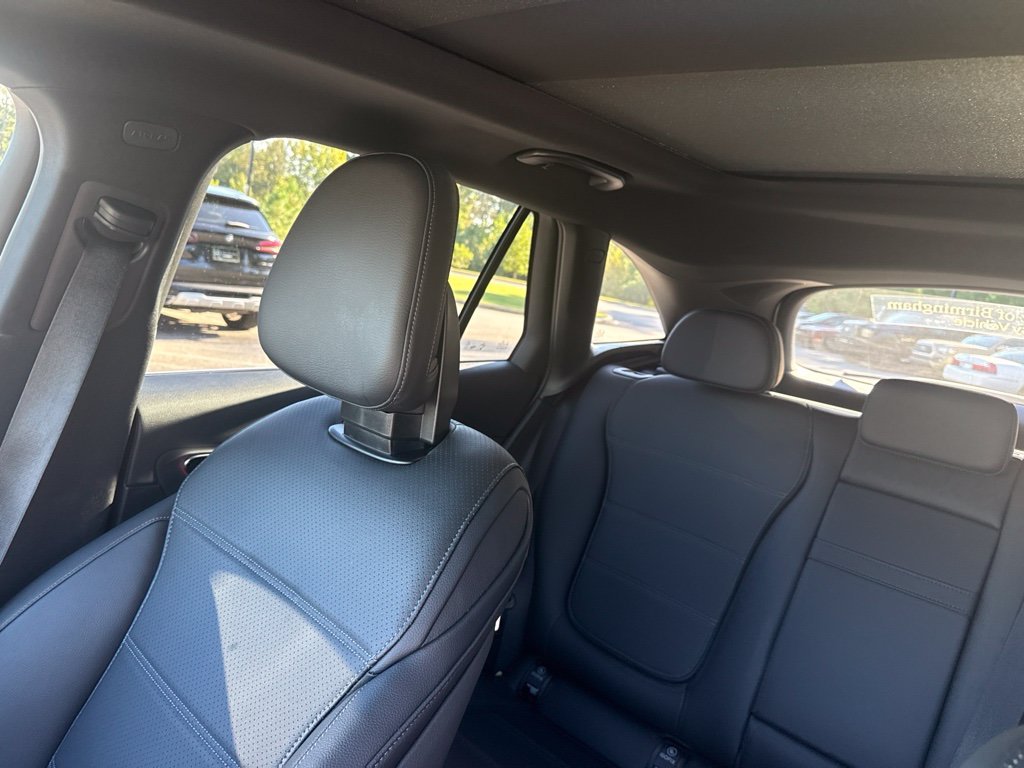 Used 2026 White Mercedes-Benz GLC 300 image 5