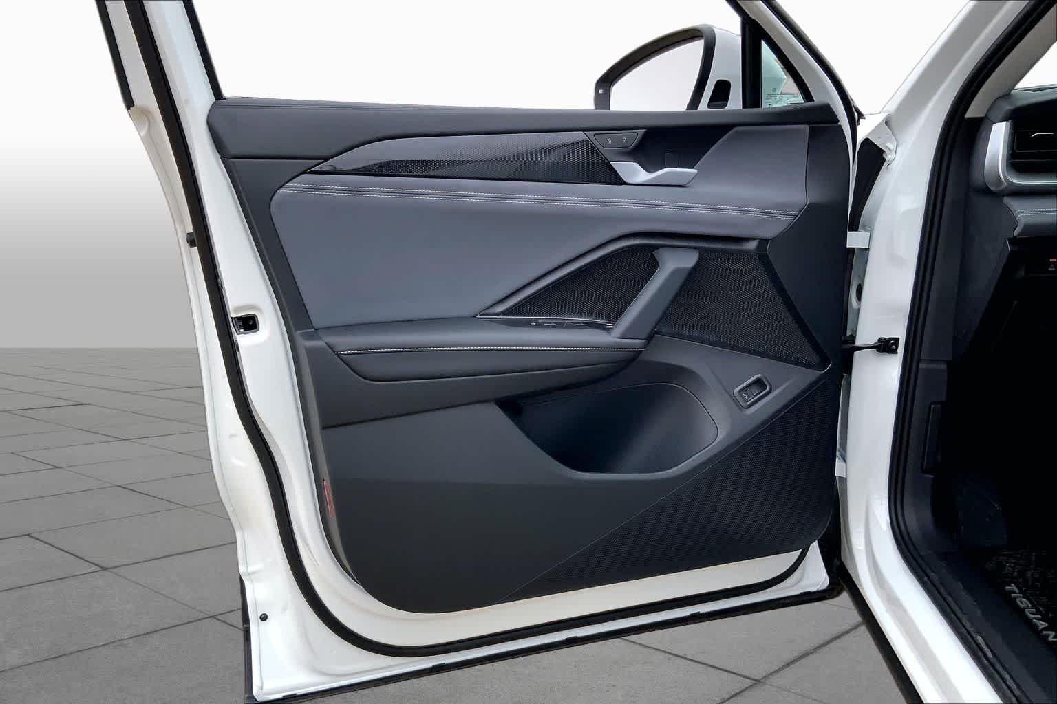 2026 Volkswagen Tiguan SE - Photo 10
