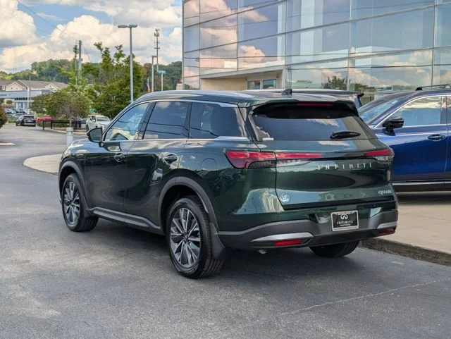 New 2027 DEEP EMERALD INFINITI LUXE image 3