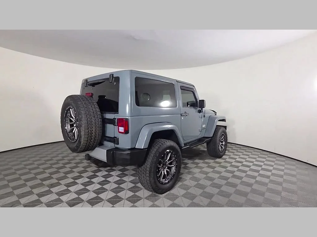 Used 2015 Anvil Clearcoat Jeep Sahara image 39