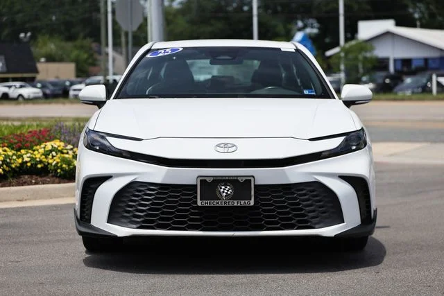 Used 2025 Ice Cap Toyota SE image 14