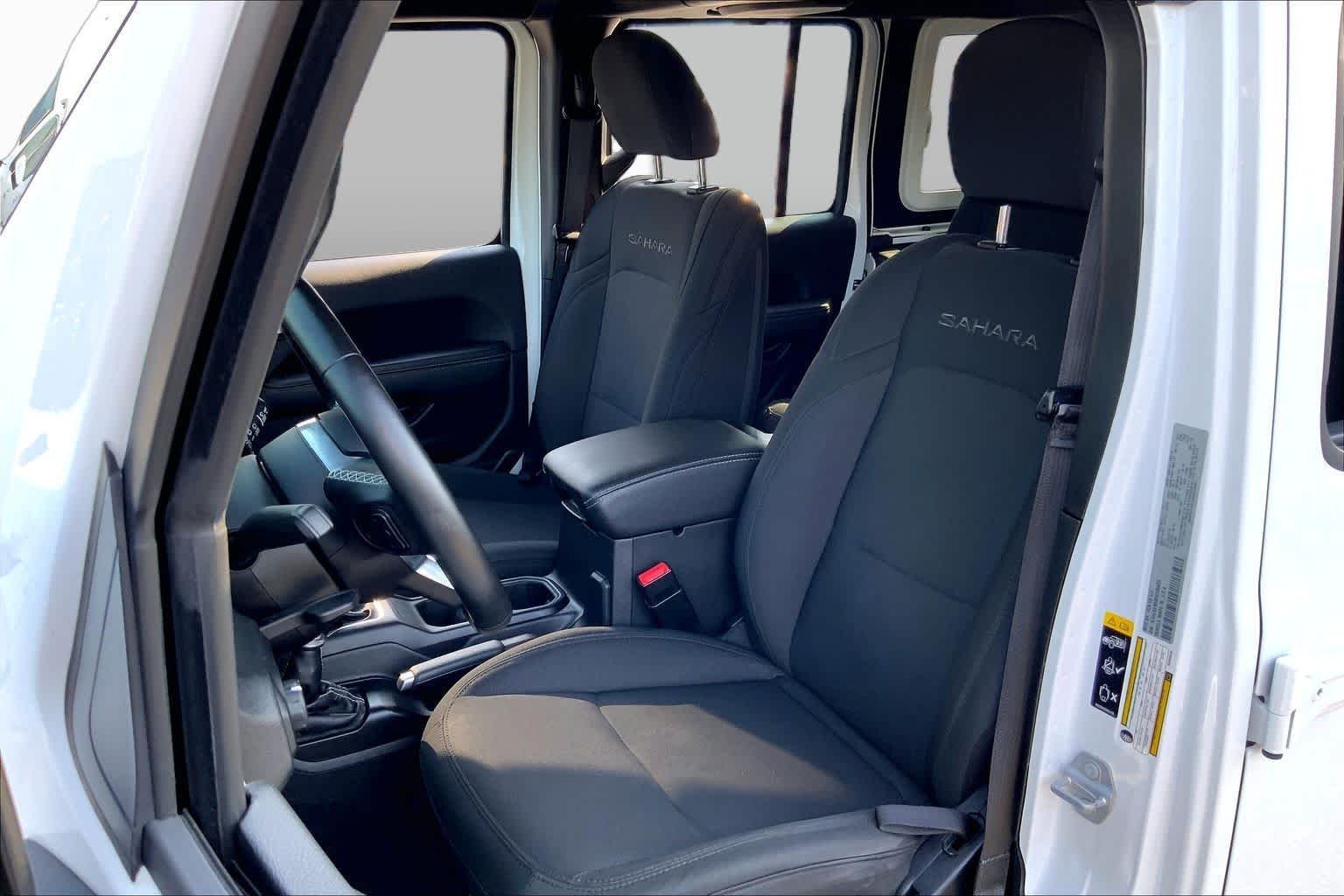 Used 2021 Bright White Clearcoat Jeep Unlimited Sahara image 9