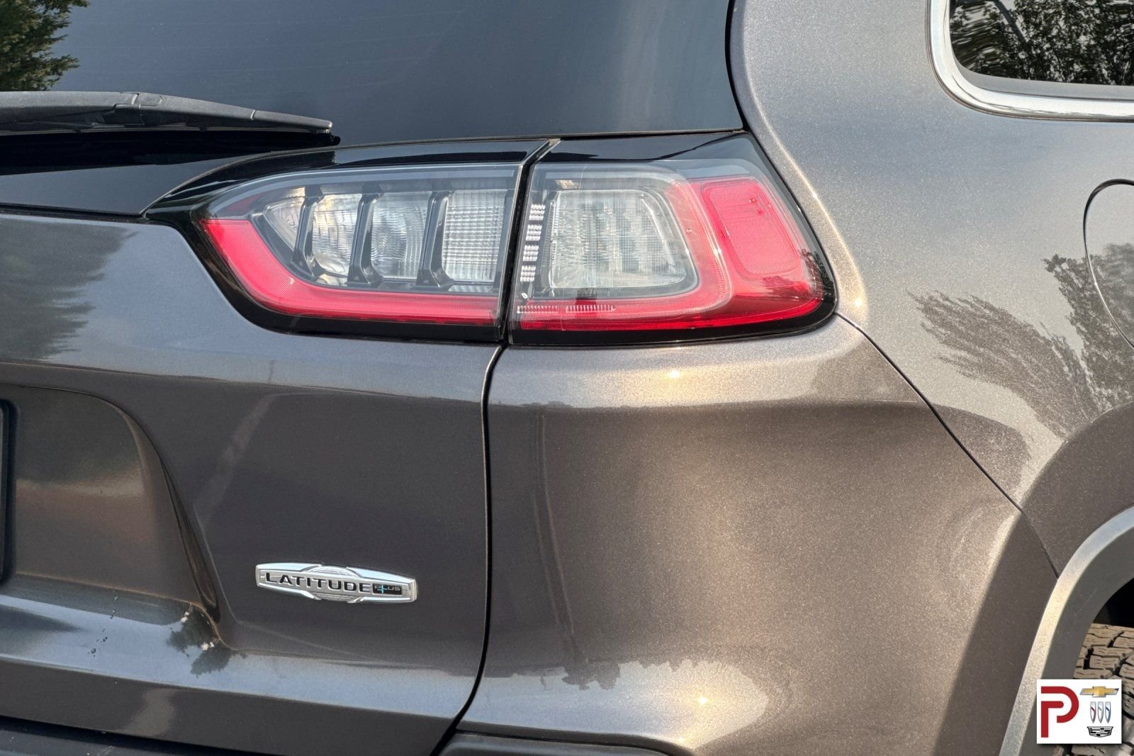 Used 2019 Gray Jeep Latitude Plus image 33