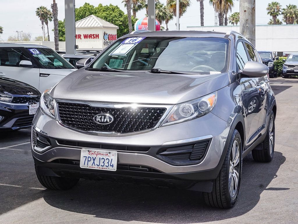 Used 2016 Silver Kia EX image 4