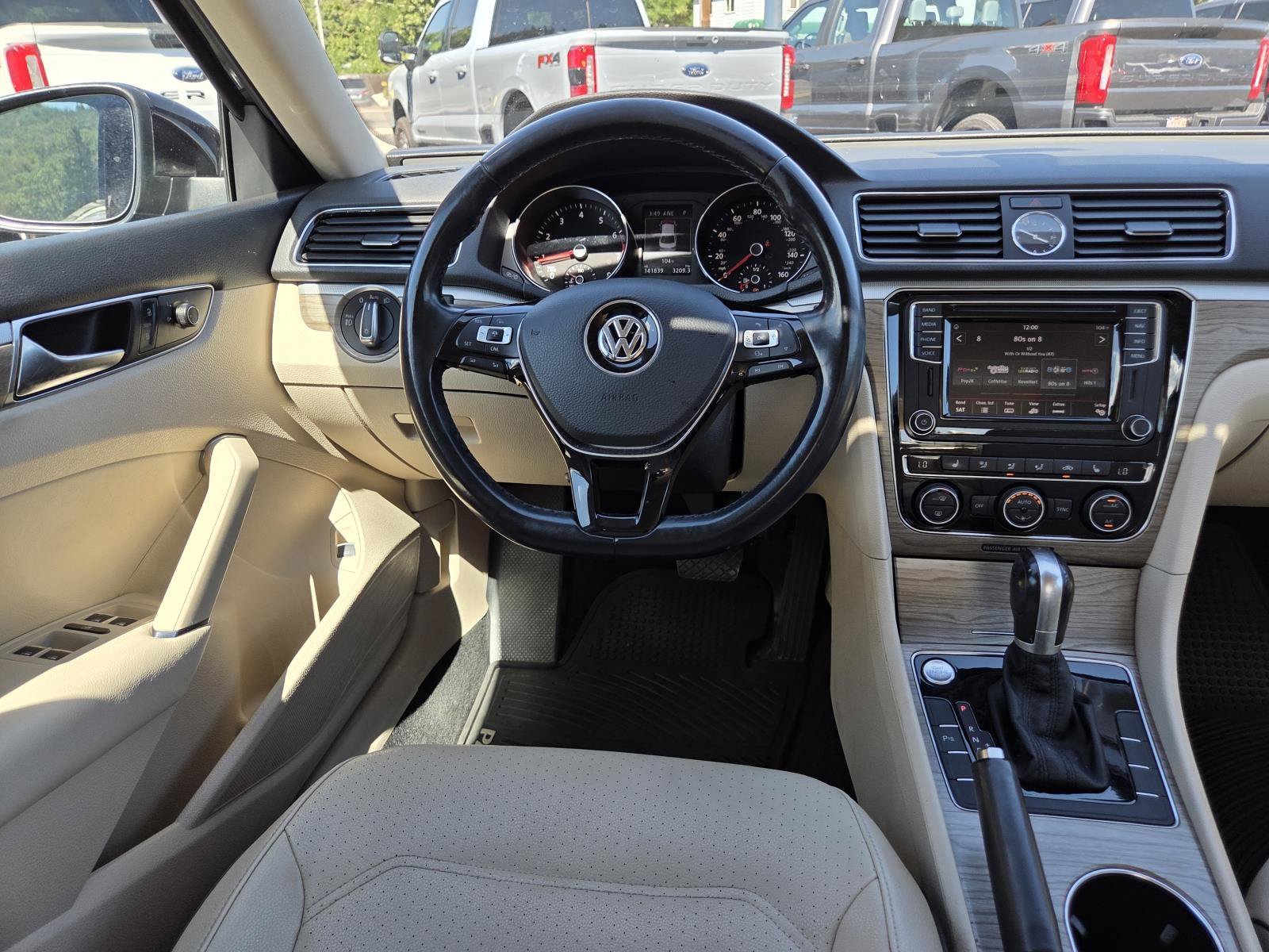 Used 2017  Volkswagen 1.8T SE w/Technology image 16
