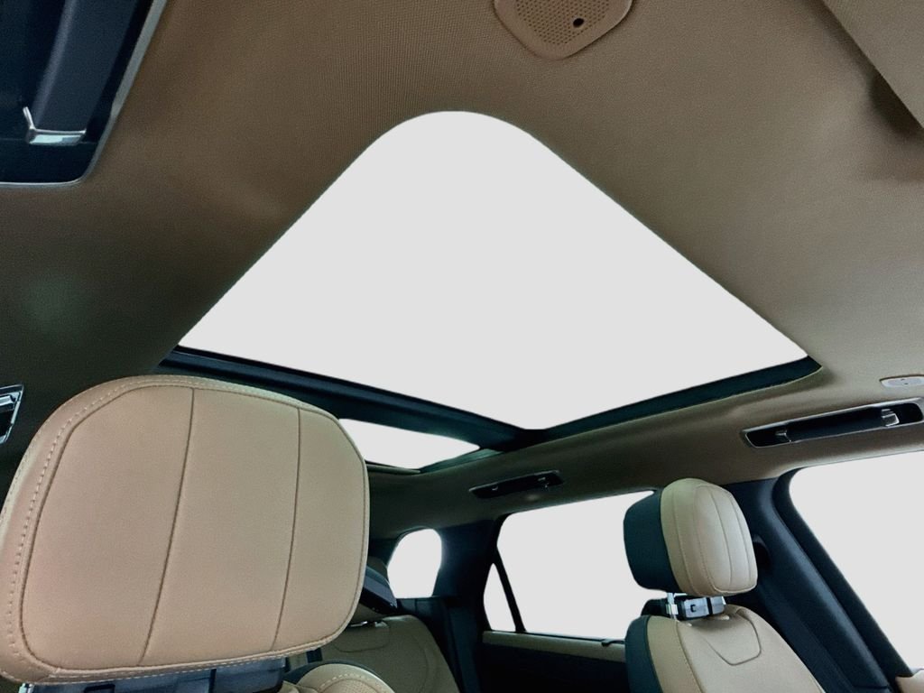 New 2026 Santorini Black Land Rover Dynamic SE image 18