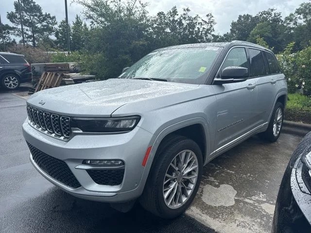 2023 Jeep Grand Cherokee Summit's photo