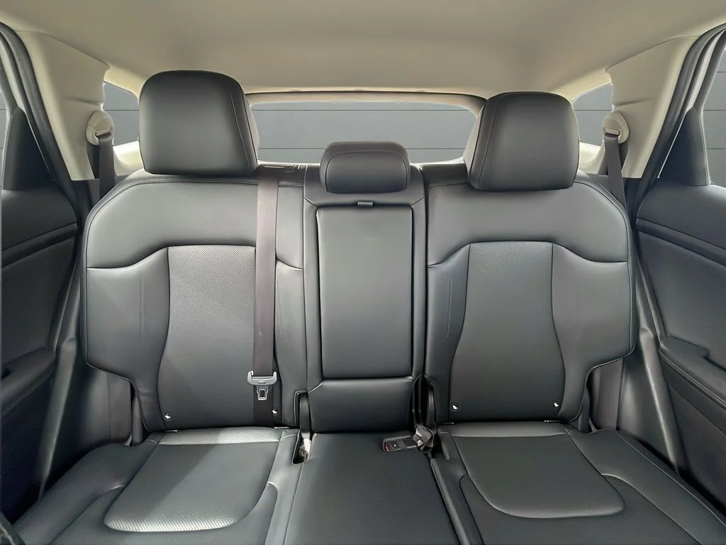 Used 2023 White Kia EX image 40
