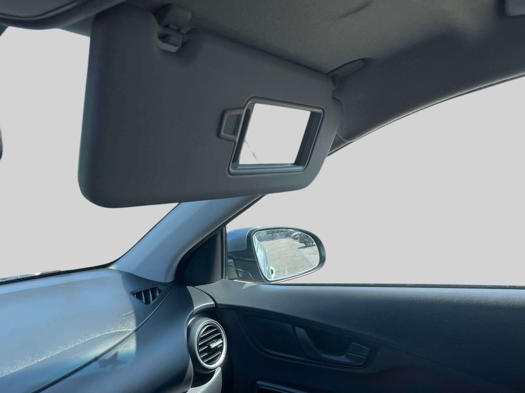 Used 2020 Silver Hyundai SE image 31