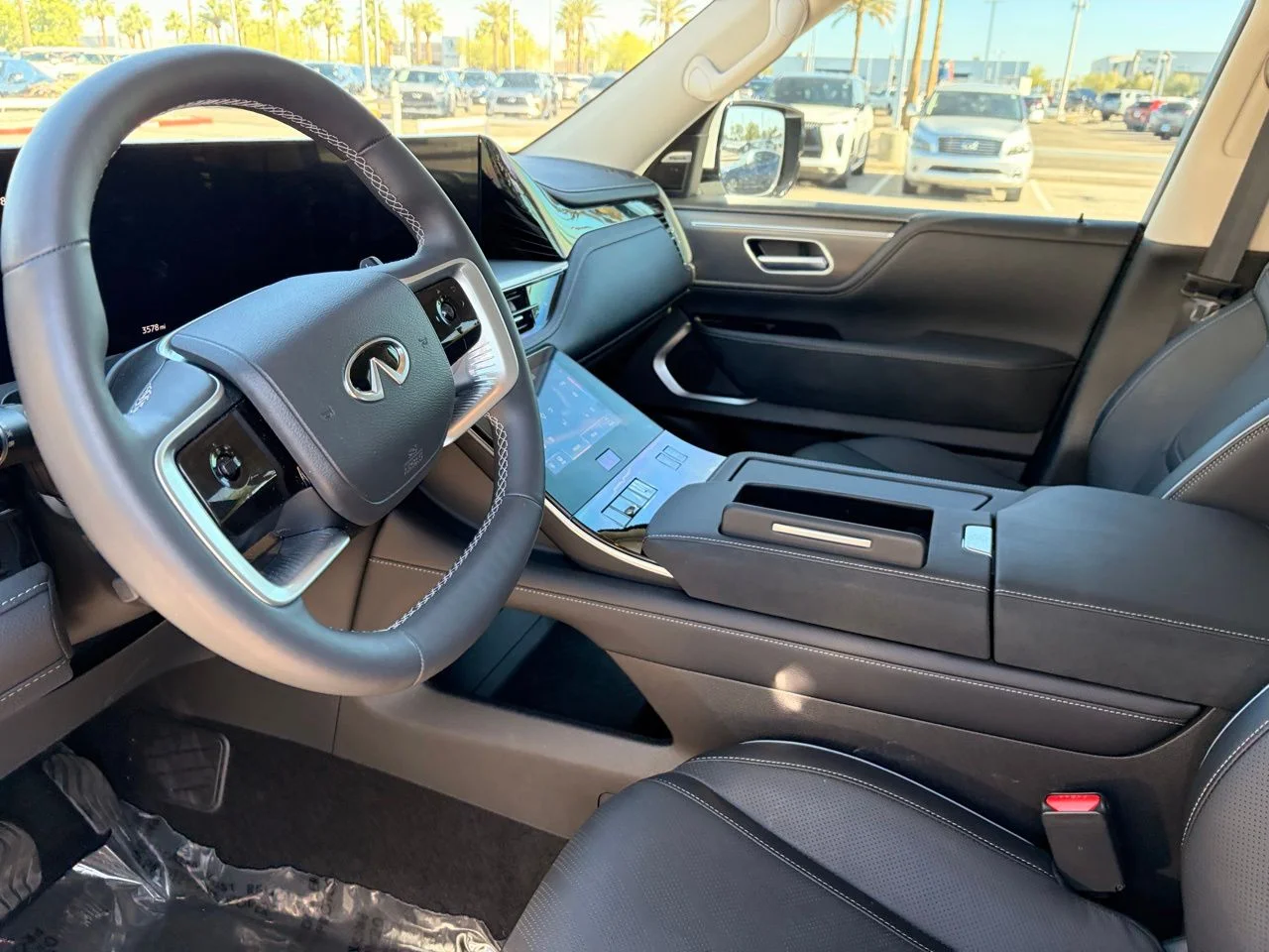 Certified Used 2026 RADIANT WHITE INFINITI Luxe 4WD image 17
