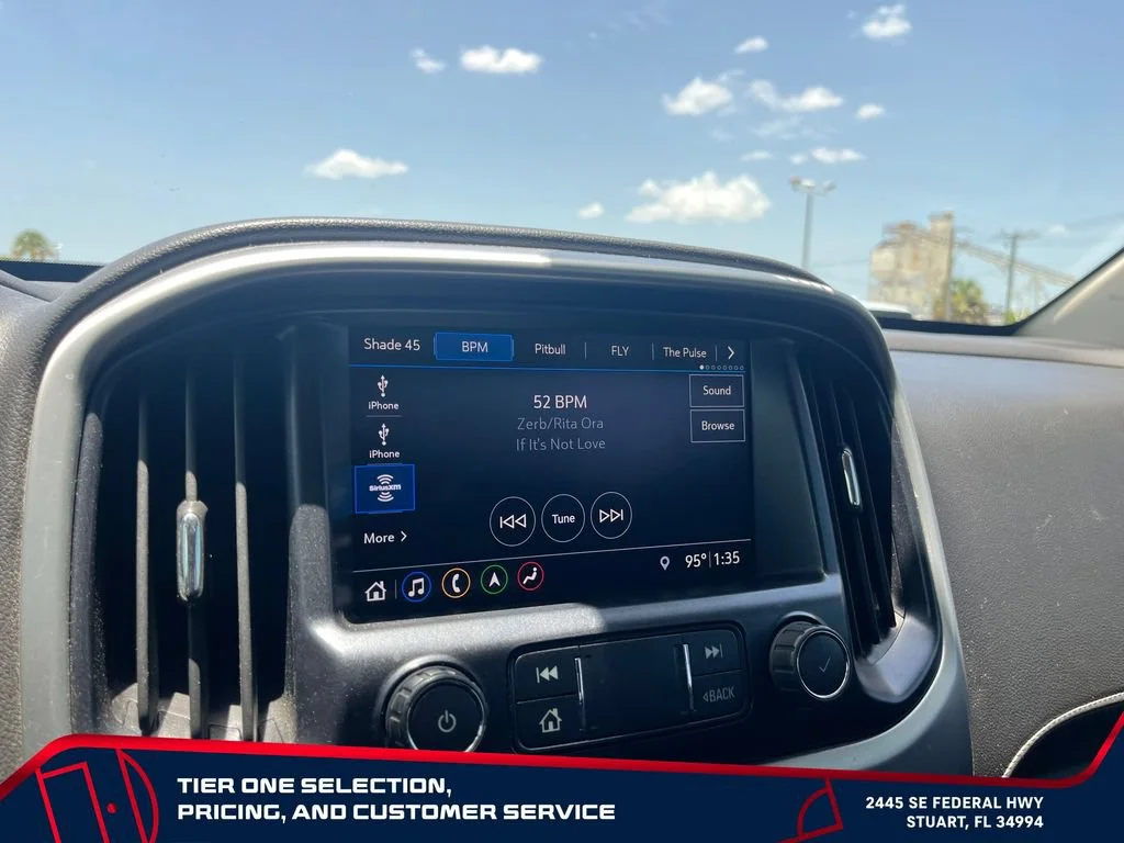 Used 2019 SUMMIT WHITE GMC 4WD SLT image 30