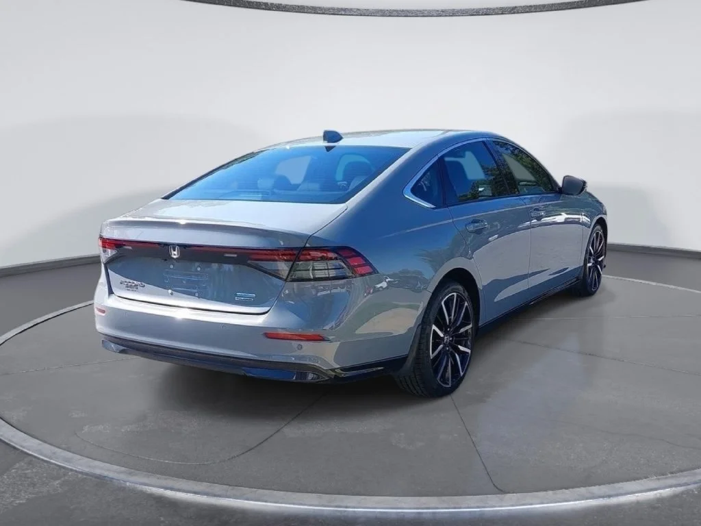 Used 2024  Honda Touring image 3