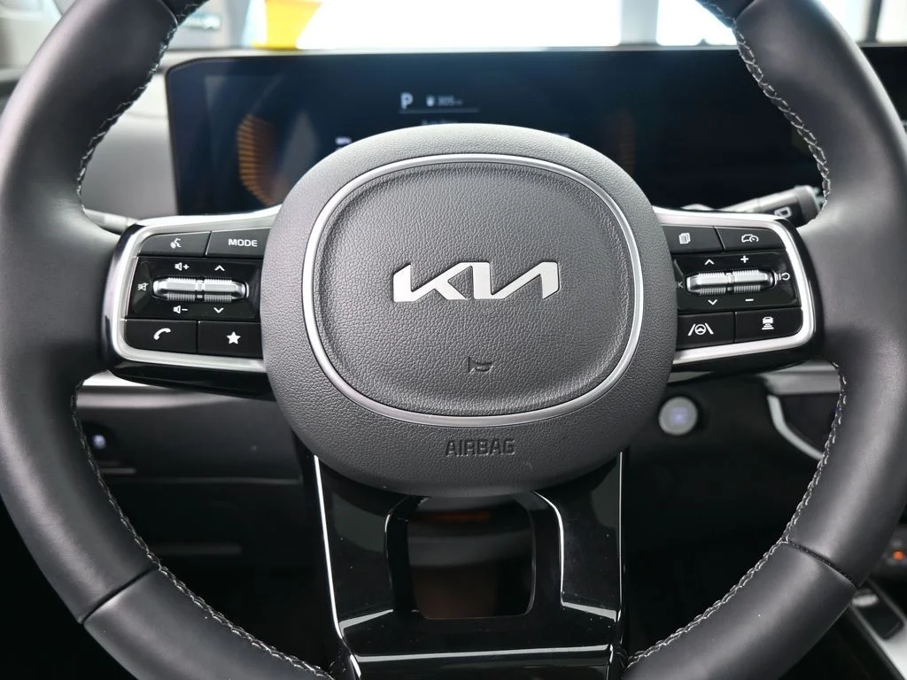 Used 2025 Glacial White Pearl Kia EX image 28
