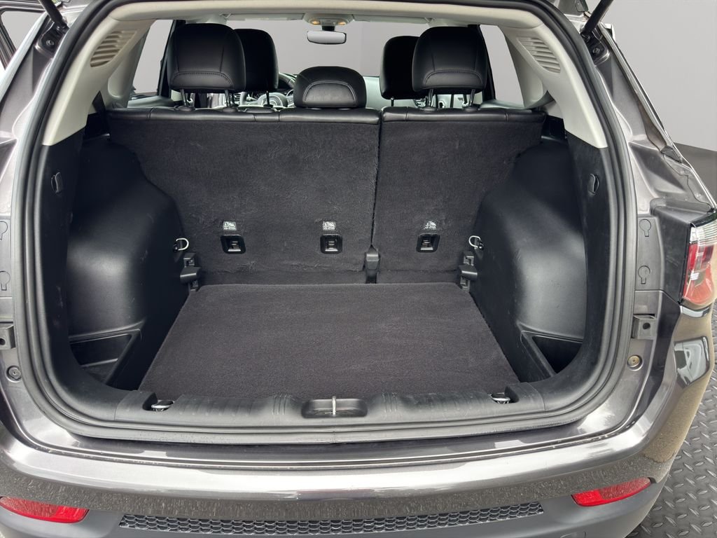 Used 2019 Granite Crystal Met Jeep Altitude image 9