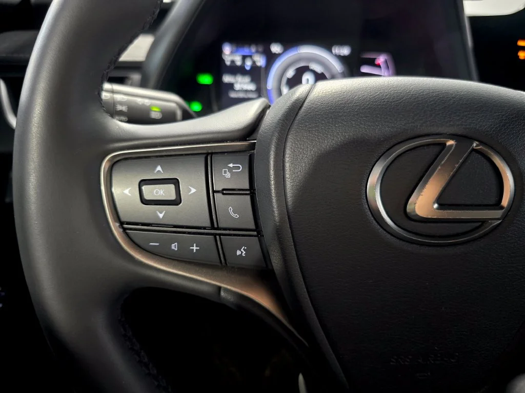 Used 2023 White Lexus 250h Base image 16