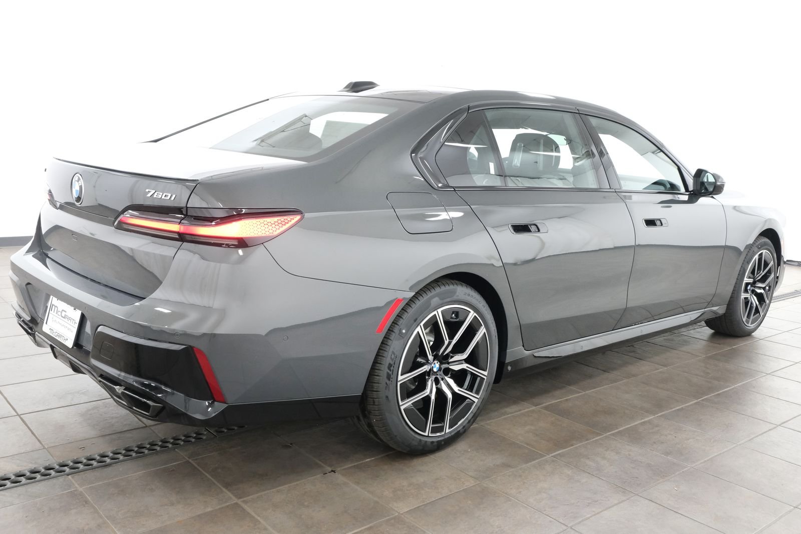 New 2026 Dravit Grey Metallic BMW 760i xDrive image 5
