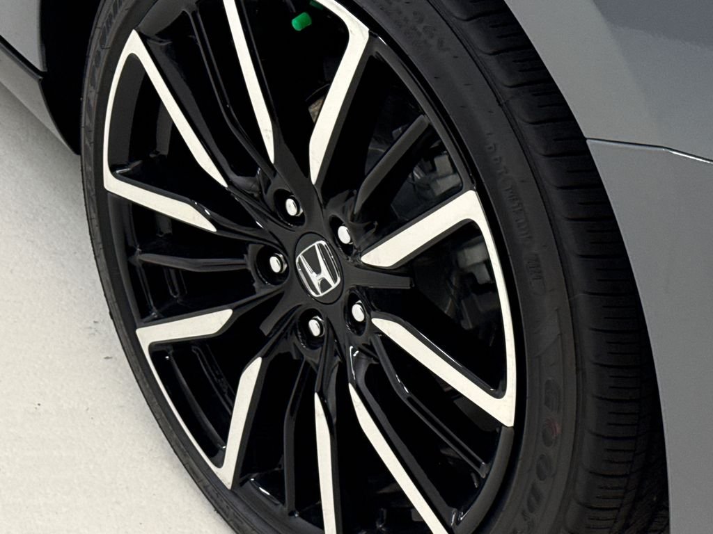 New 2026 Urban Gray Pearl Honda Touring image 12