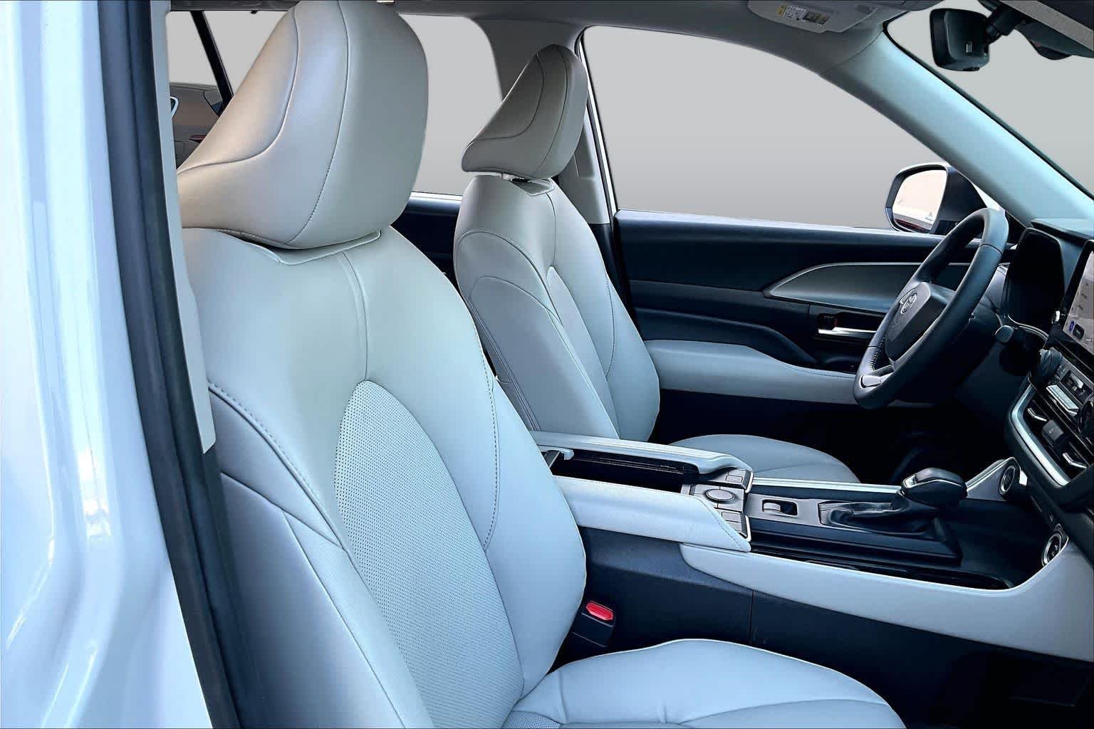 Used 2024 Wind Chill Pearl Toyota XLE image 9