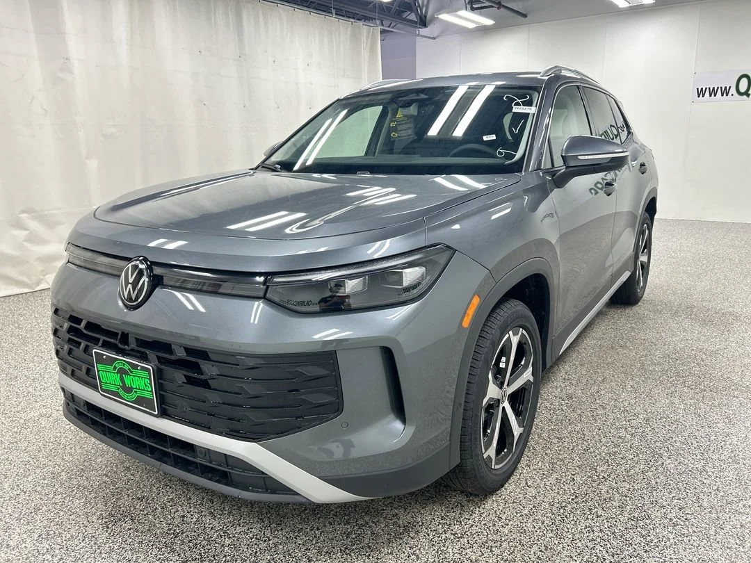 New 2026 Platinum Gray Metallic Volkswagen SE image 4