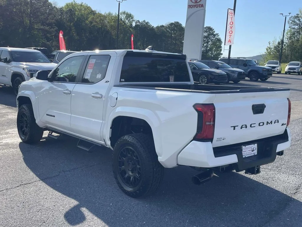 Used 2026 Ice Cap Toyota SR5 image 4