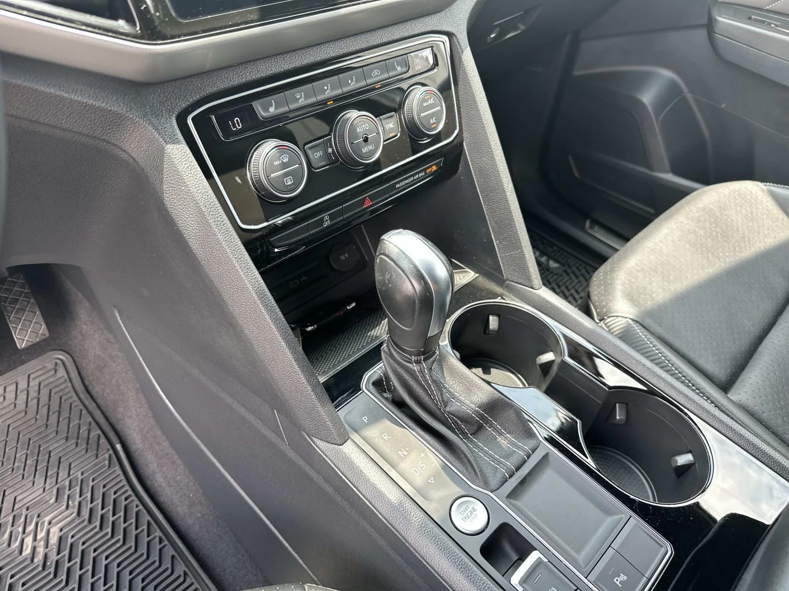 Used 2022 Gray Volkswagen 3.6L V6 SE w/Technology image 15