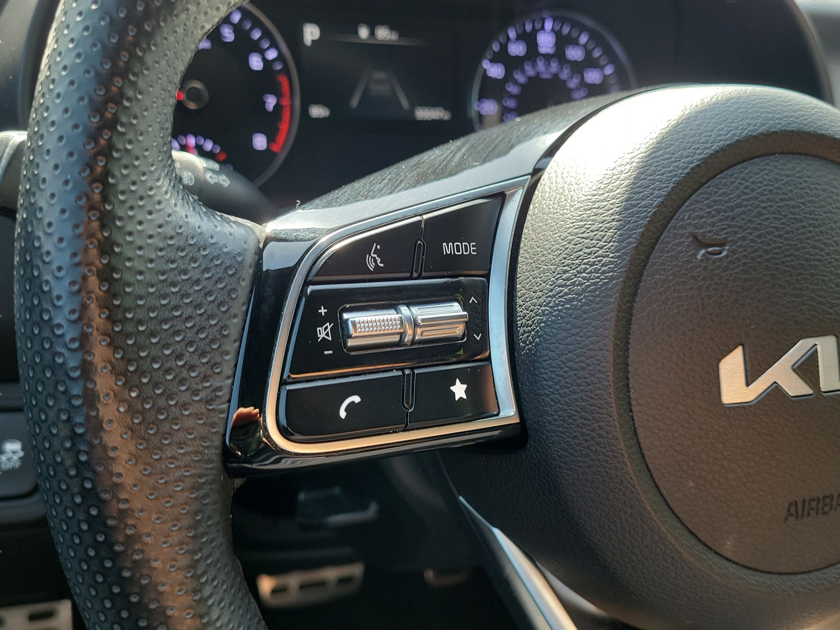 Used 2023 Snow White Pearl Kia GT-Line image 31