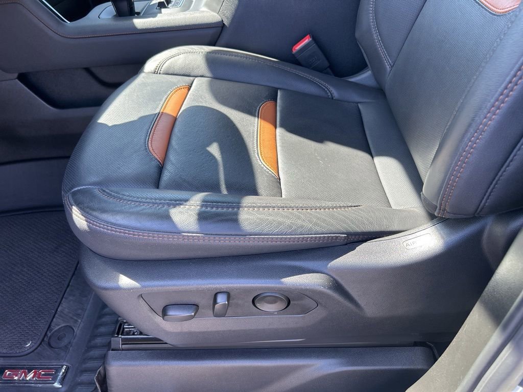 Used 2025 Summit White GMC AT4 image 13