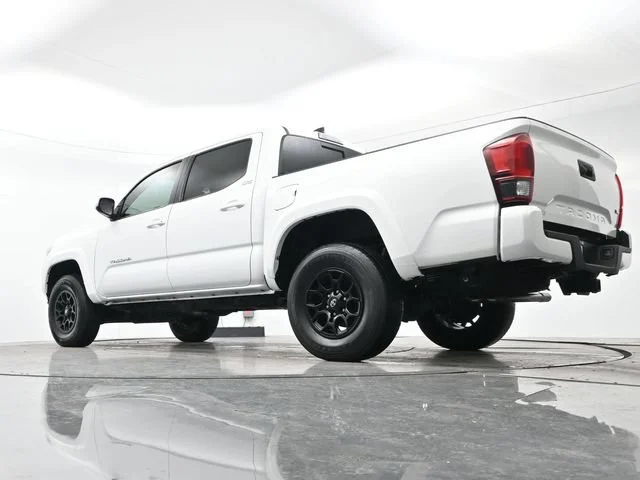Used 2022 White Toyota SR5 image 24