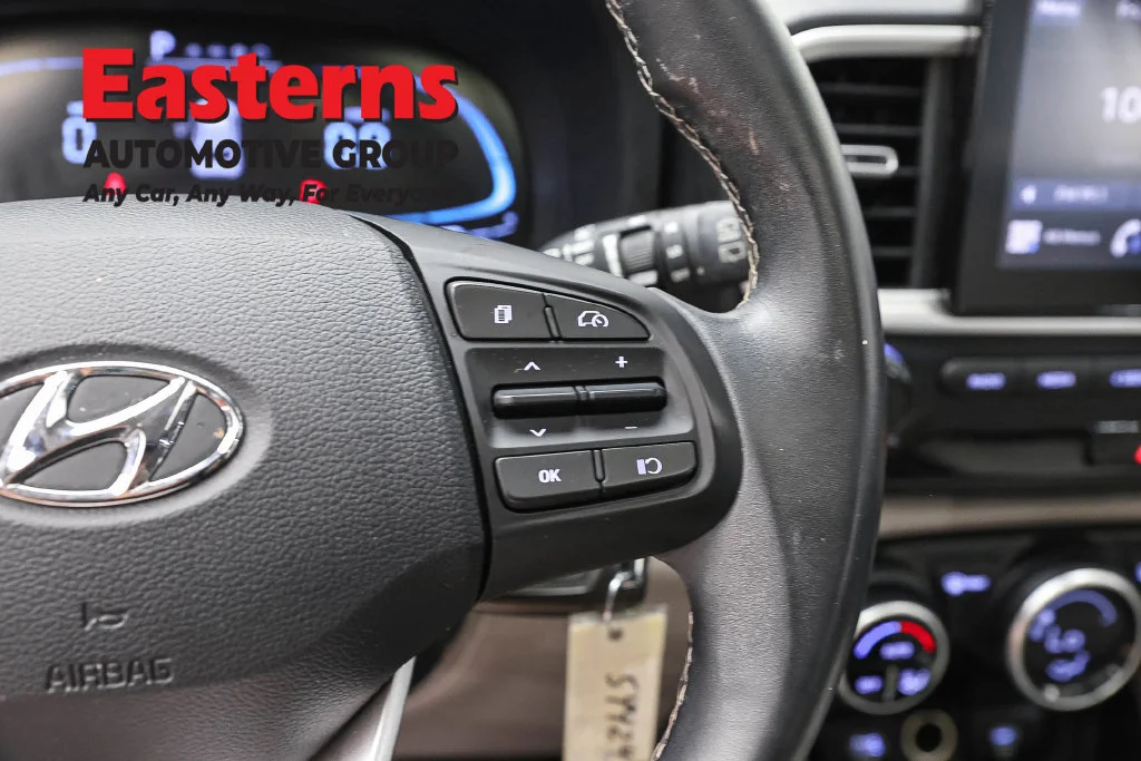 Used 2023 Silver Hyundai SEL image 16