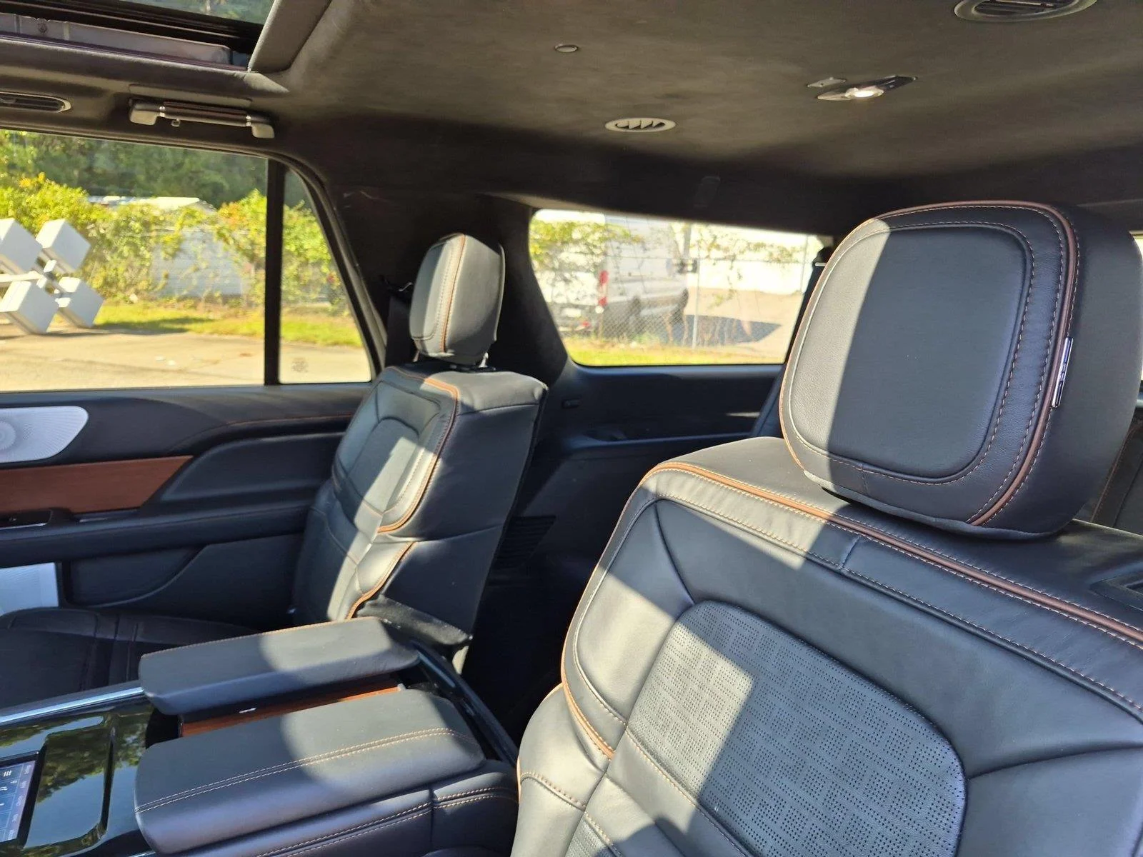 Used 2024 Chroma Caviar Dark Gray Metallic Clearcoat Lincoln Black Label image 32