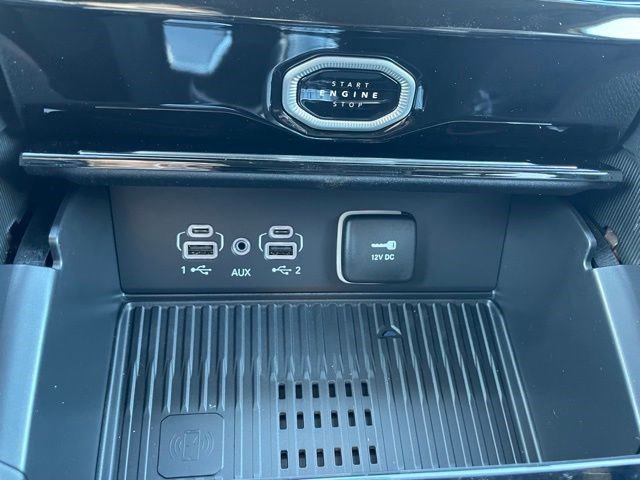 New 2026 Bright White Clearcoat Jeep Laredo Altitude image 15