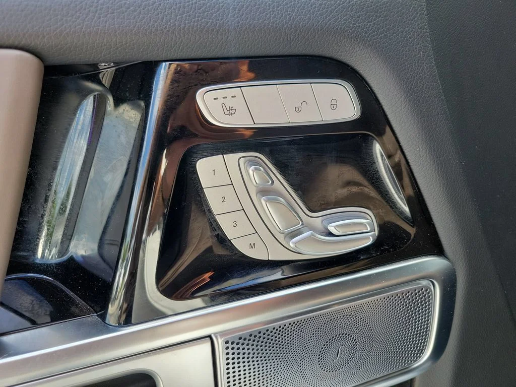 Used 2025 White Mercedes-Benz G 550 image 16