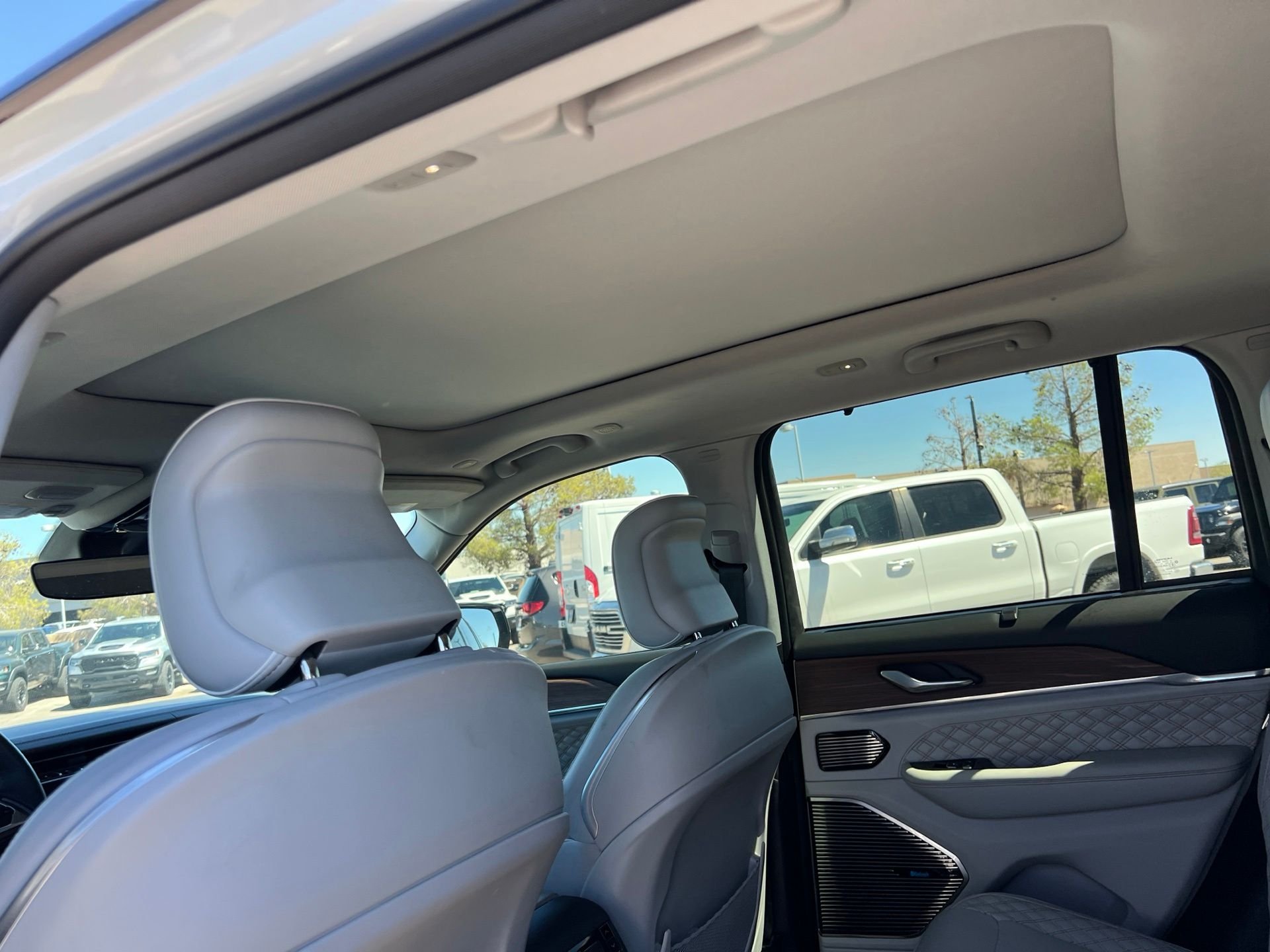 Used 2023 White Jeep Summit image 28