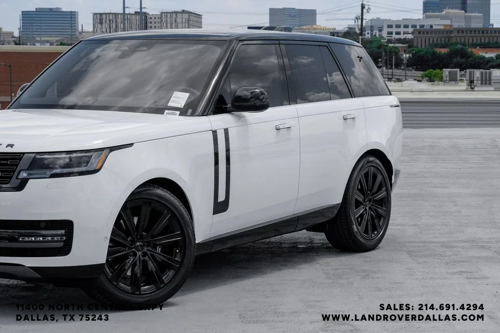 New 2026 Fuji White Land Rover SE image 4