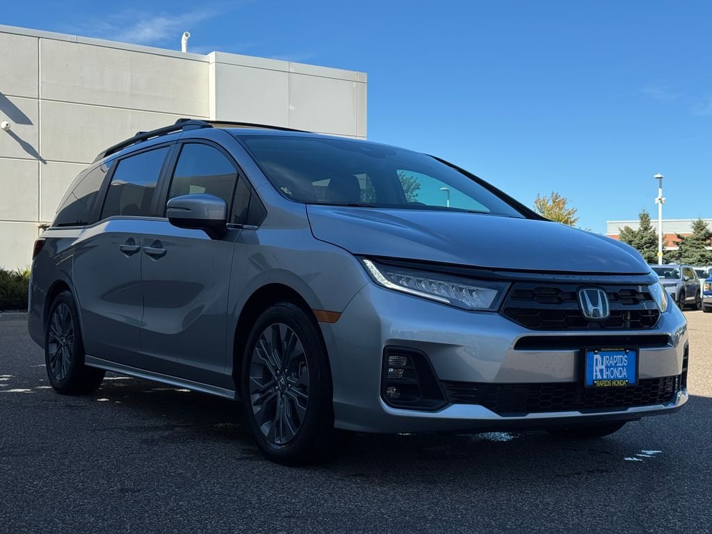 Certified Used 2026 Solar Silver Metallic Honda Touring image 3