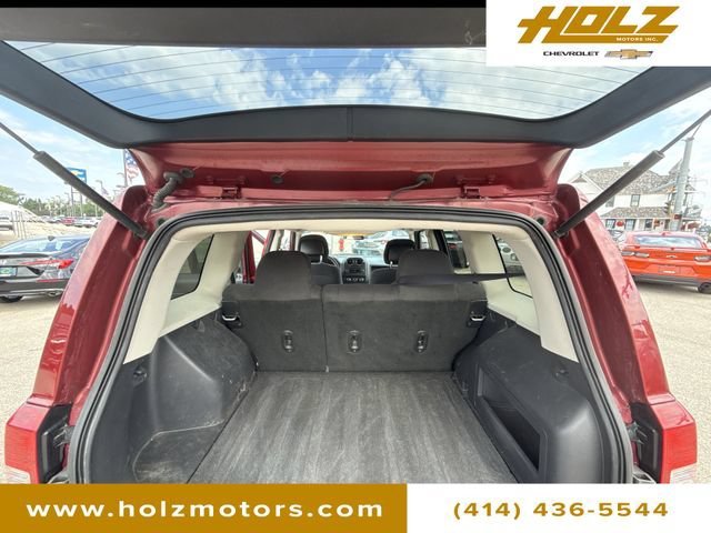 Used 2015 Red Jeep Sport image 23