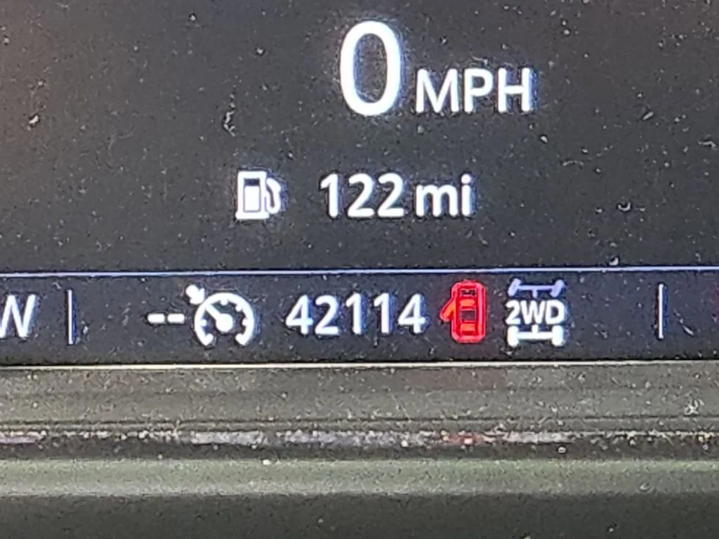 Used 2021 White GMC Elevation image 31