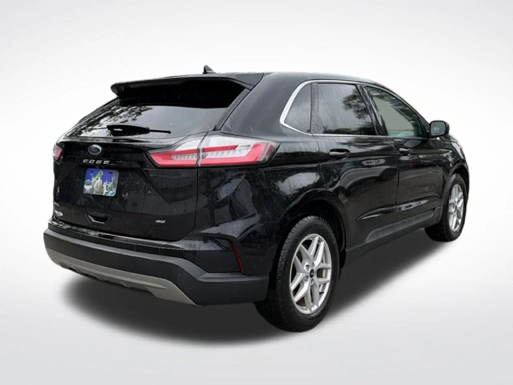 Used 2024 Black Ford SEL image 5